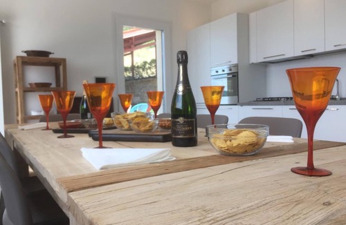 Zignago Villa | *LAST MINUTE* PODERE GAIA 16 PAX pool 5x20, A/C, WiFi, BBQ, near Cinque Terre