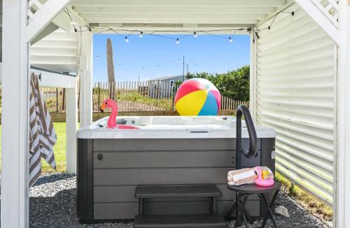 Oak Island House | LayLow Oceanview House , Hot Tub, Arcade & Golf