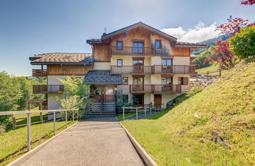 Flumet Apartment | Le Chevreuil - 3 chambres, terrasse, piscine