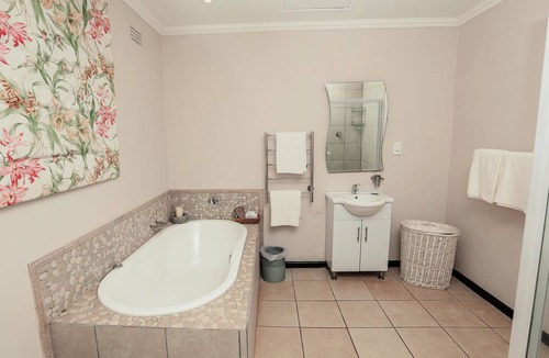 Cape Winelands House | Le Pommier Wine Estate