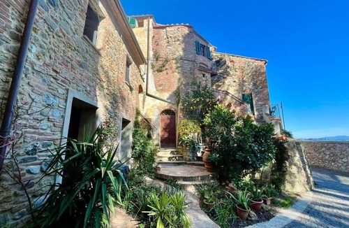 Terricciola Apartment | Le Ripe di Terricciola - historic Tuscan apartment in the heart of the village