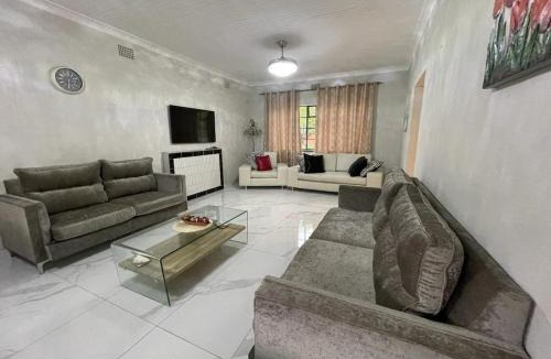 Linden House | Leafy home in the heart of Linden with Pool