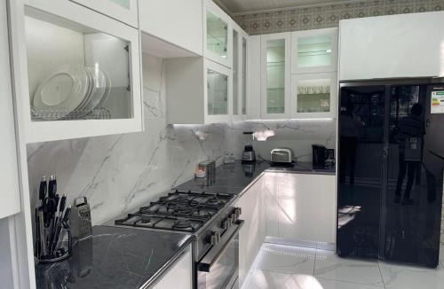 Linden House | Leafy home in the heart of Linden with Pool