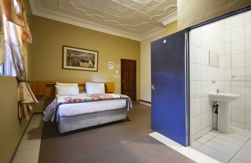 Greater Johannesburg Metropolitan Area Cabin | Legacy Guest Lodge