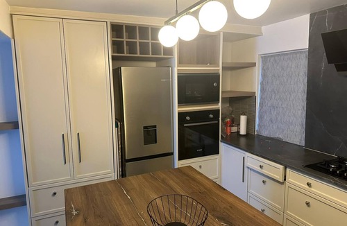 Rosebank House | Lemon House - Cozy Modern Finish and Style - Near University of Cape Town UCT