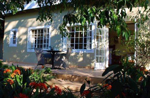 Muldersdrift House | Lemon Thorn Cottage for 2 people with wonderful private terrace in garden!