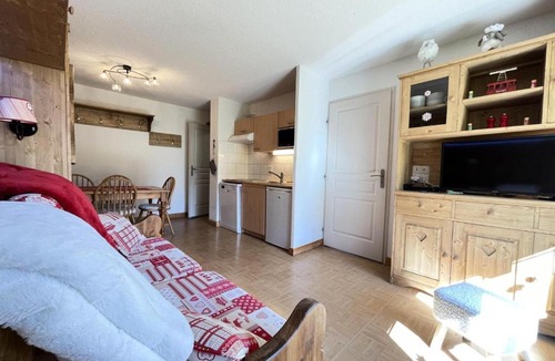 Flumet Apartment | Les Chalets Des Evettes - Appartement deux chambres au pied des pistes dans une résidence avec piscine MAE-9151