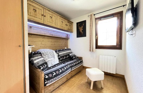 Flumet Apartment | Les Chalets Des Evettes - Appartement deux chambres au pied des pistes dans une résidence avec piscine MAE-9151