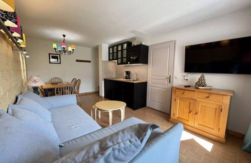 Flumet Apartment | Les Evettes Chalets - Two bedroom apartment at the foot of the slopes in a residence with swimming pool