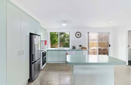 Maloneys Beach Villa | Light and Bright at Maloneys