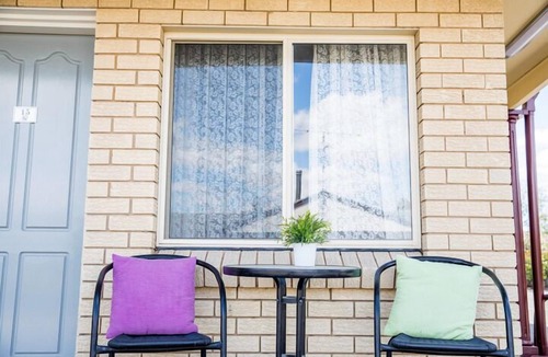 Goulburn Bed & Breakfast | Lilac City Motor Inn Standard Queen Room 4
