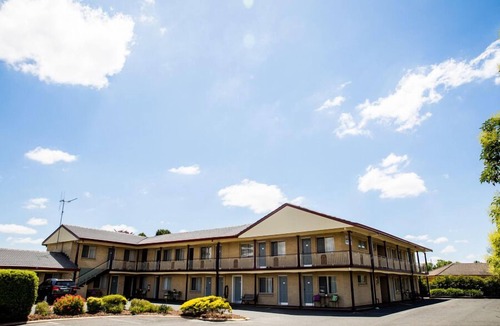 Goulburn Bed & Breakfast | Lilac City Motor Inn Standard Queen Room 4
