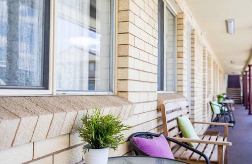 Goulburn Bed & Breakfast | Lilac City Motor Inn Standard Twin Room 6