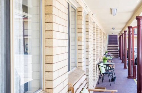Goulburn Bed & Breakfast | Lilac City Motor Inn Standard Twin Room 6