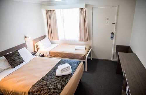 Goulburn Bed & Breakfast | Lilac City Motor Inn Standard Twin Room 20