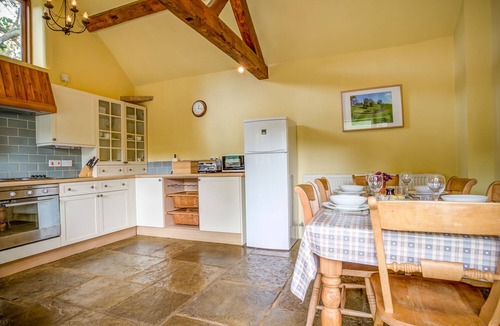 Whichford Cottage | LITTLE BARN, pet friendly, with a garden in Chipping Norton