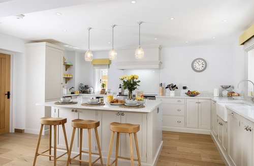 Bourton-on-the-Hill Cottage | Little Tithe, Set back from the road at the end of a private gated gravel driveway