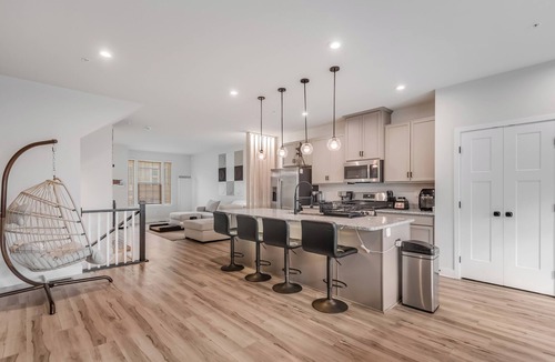 Upper Marlboro House | Live Comfortably: Flexible Long-Term Housing for Insurance & Traveling Pros Now!
