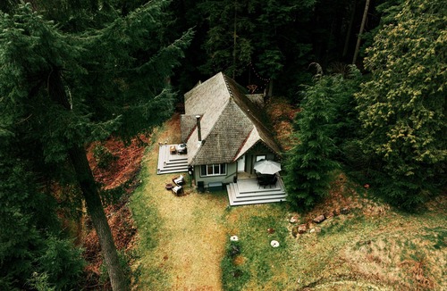 Port Moody Cabin | Lodge D1 |Hot tub & Sauna |Cape Carraholly Retreat