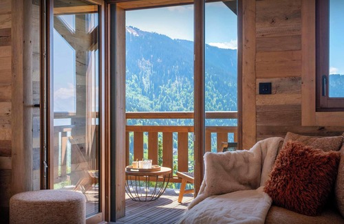 Cohennoz Apartment | Loft Saeko - great outdoors and cosy interior for 8 - OVO Network