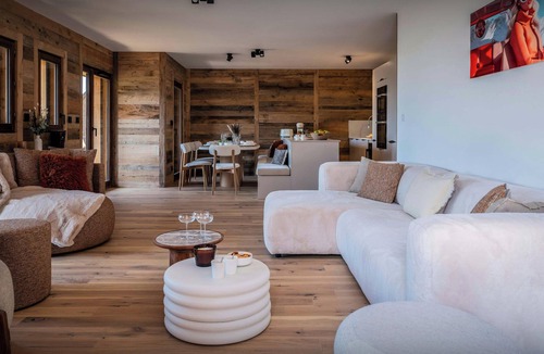 Cohennoz Apartment | Loft Saeko - great outdoors and cosy interior for 8 - OVO Network