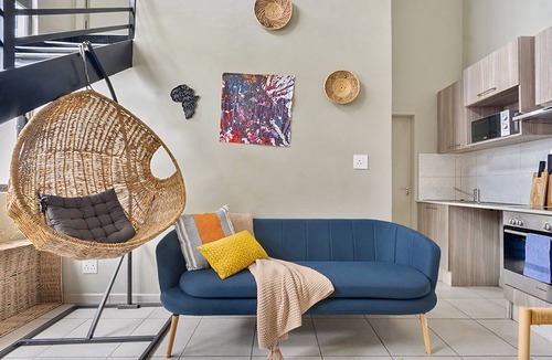 Greater Johannesburg Metropolitan Area Apartment | Lofthaus Rosebank: walk to mall, safe & central. Family friendly 2BR with WIFI