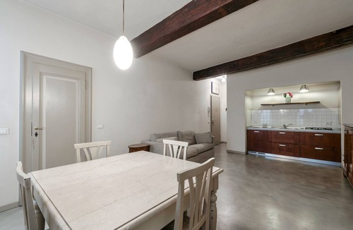Centro Storico Nord Apartment | Loggia Apartment