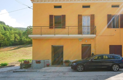 Furlo House | Look forward to an idyllically situated vacation home with a magnificent view.