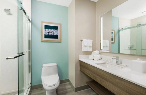 Marathon Hotel | Look No Further! With Free Breakfast, Outdoor Pool, Pets are Welcome!