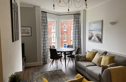 West Cliff Apartment | Lovely 2-bedroom holiday apartment in Whitby