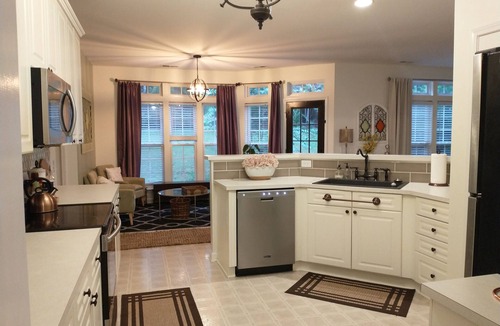 Paw Creek House | Lovely 4 Bed House in Desirable Community Near Shops