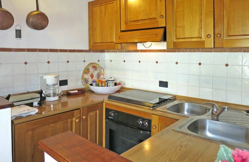 Campiglia Villa | Lovely apartment in villa for 2 guests with pool, WIFI, TV, patio and pets allowed