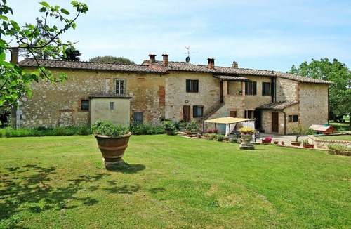 Campiglia Villa | Lovely apartment in villa for 2 guests with pool, WIFI, TV, patio and pets allowed