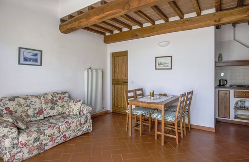 Sesto Fiorentino Villa | Lovely apartment in villa for 3 people with pool, WIFI, TV, terrace and pets allowed