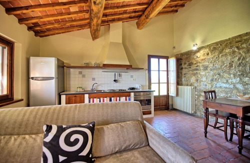 Castelnuovo Berardenga Apartment | Lovely apartment for 2 people with pool, A/C, TV and panoramic view, close to Siena
