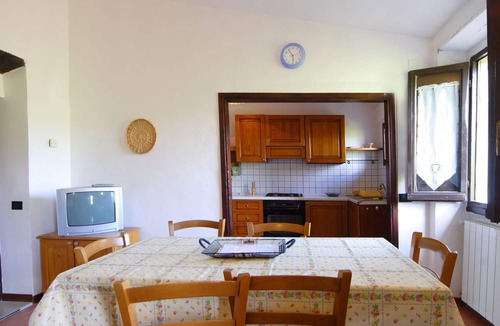 Poggiarello Villa | Lovely apartment in villa with WIFI, pool, TV, patio and panoramic view, close to San Gimignano