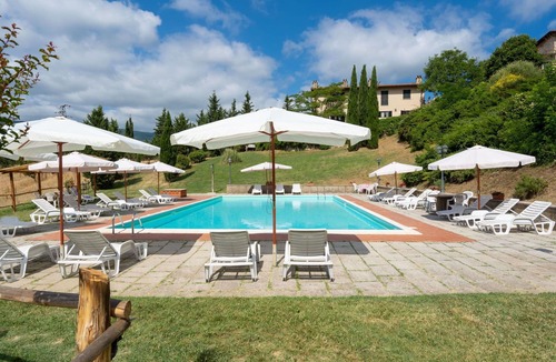 Dicomano House | Lovely apartment in villa for 7 guests with pool, WIFI, TV, patio, pets allowed and panoramic view