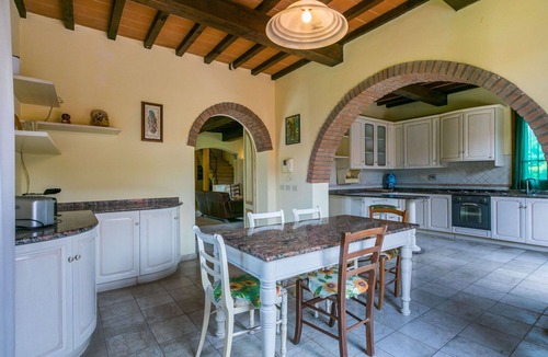 Fucecchio Villa | Lovely apartment in villa with hot tub, A/C, WIFI, private pool, TV and pets allowed