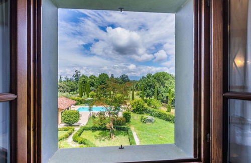 Fucecchio Villa | Lovely apartment in villa with hot tub, A/C, WIFI, private pool, TV and pets allowed