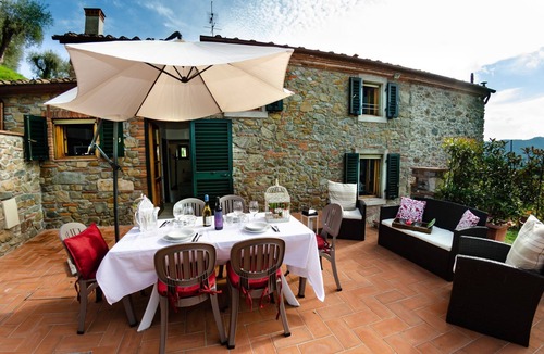 Nozanno Villa | Lovely apartment in villa with internet, pool, A/C, TV, terrace, panoramic view, close to Lucca