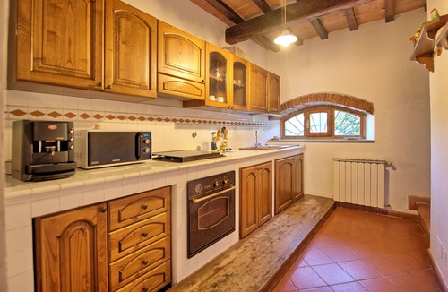 Montebonello Villa | Lovely apartment in villa for 6 guests with WIFI, pool, TV, veranda and pets allowed