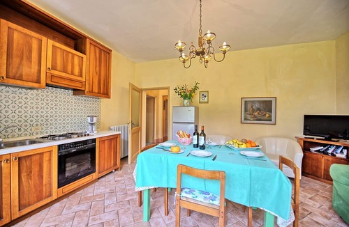 San Gimignano Apartment | Lovely apartment for 4 people with A/C, pool, WIFI, TV and panoramic view