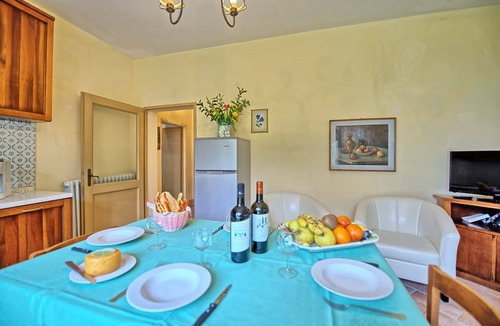 San Gimignano Apartment | Lovely apartment for 4 people with A/C, pool, WIFI, TV and panoramic view
