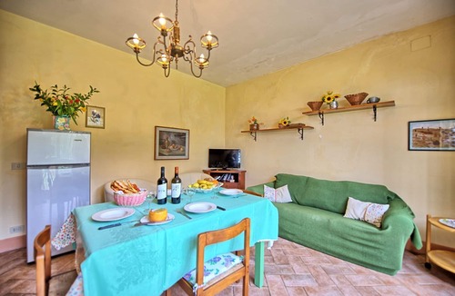 San Gimignano Apartment | Lovely apartment for 4 people with A/C, pool, WIFI, TV and panoramic view