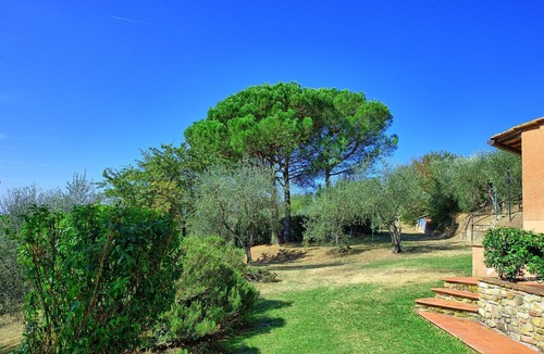 Montelupo Fiorentino Apartment | Lovely apartment with WIFI, pool, TV, pets allowed and panoramic view, close to Florence