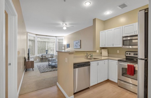 Belltown Condo | Lovely Belltown Suite w/Free Parking, Pike Place!