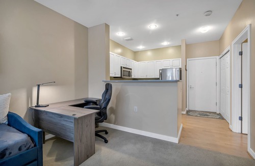 Belltown Condo | Lovely Belltown Suite w/Free Parking, Pike Place!