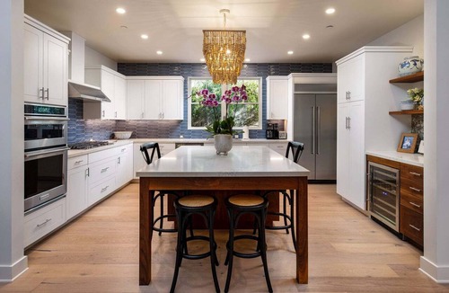 The Mesa House | Lovely Lighthouse Way Near State St, Beach and Parks On The Mesa.