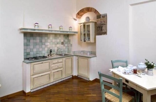 Prato Apartment | Lovely one-bedroom apartment in period building downtown (7)