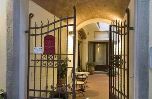 Prato Apartment | Lovely one-bedroom apartment in period building downtown (7)